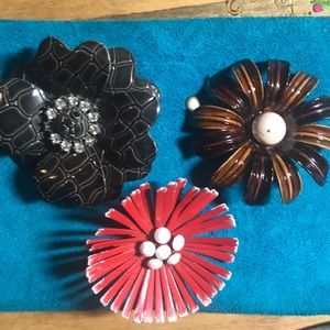 Lot of 3 vintage flower brooches